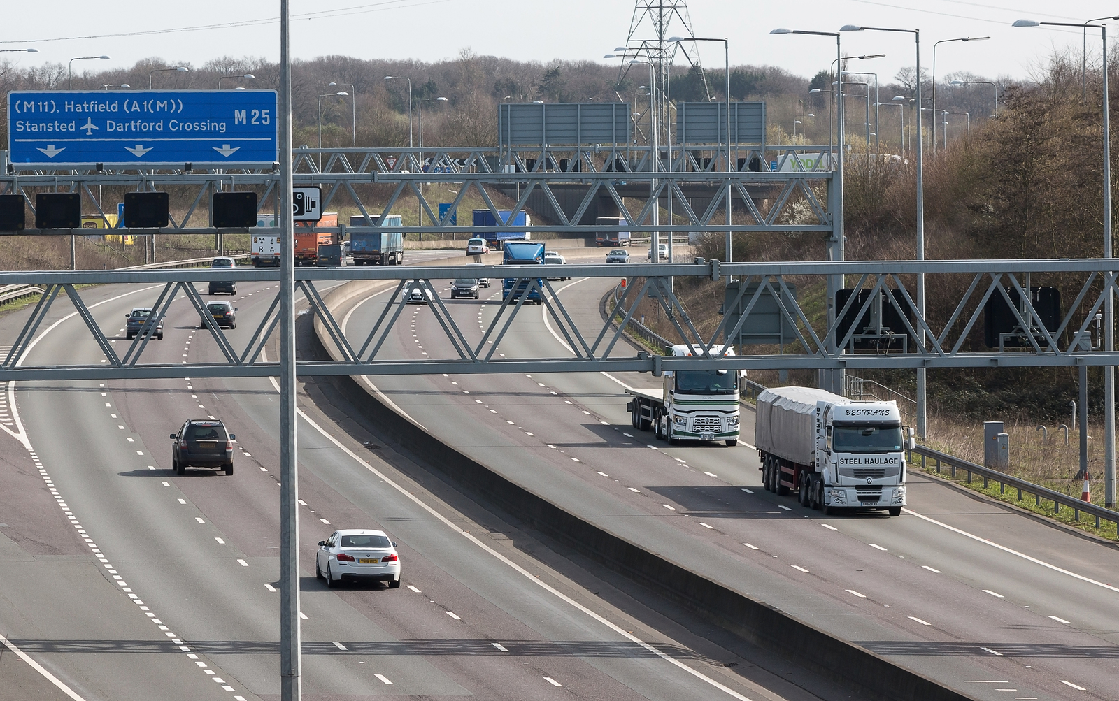 watford-uk-march-13-2017-traffic-on-the-british-motorway-m25